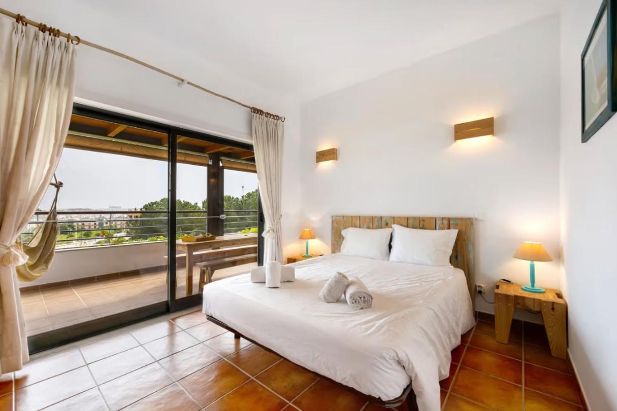 Apartment Spacious With Sea View