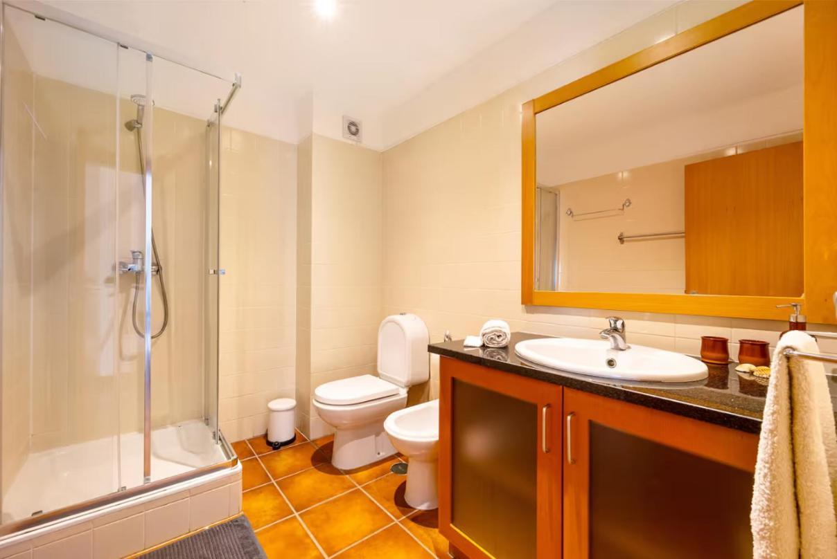Spacious With Sea View Apartment *